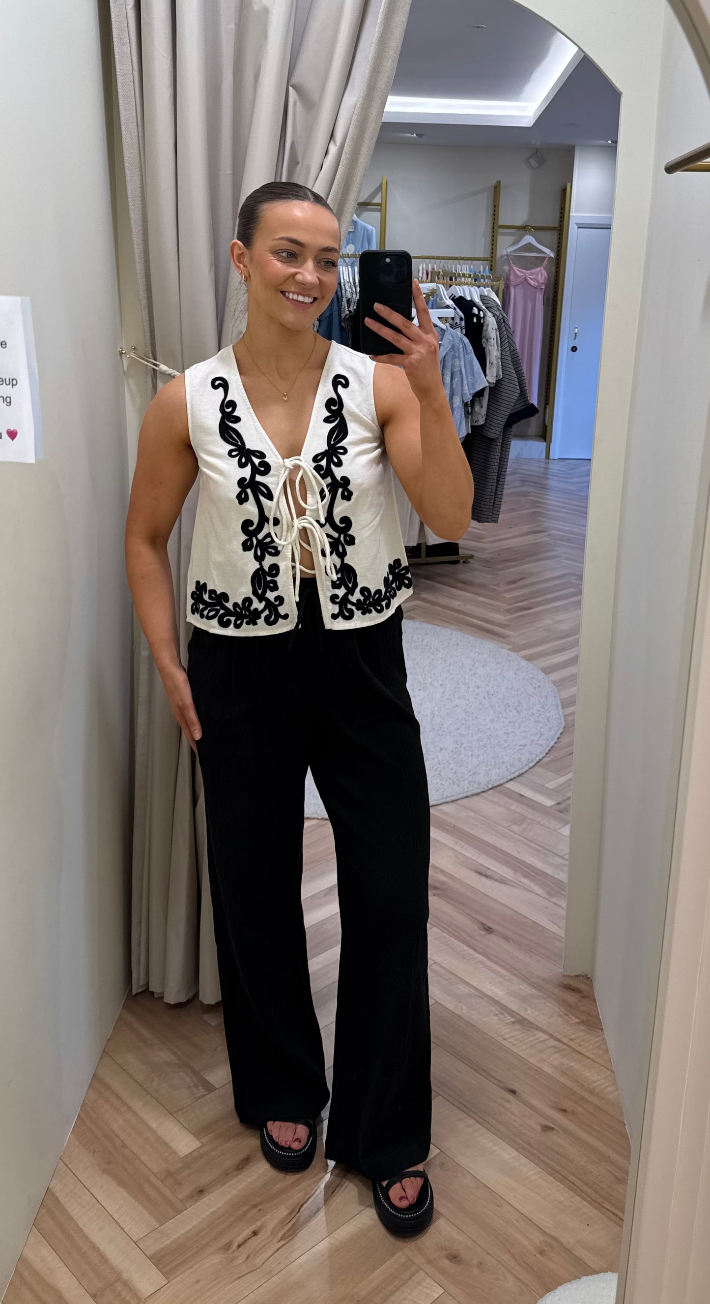 Ihlifana Trousers in Black
