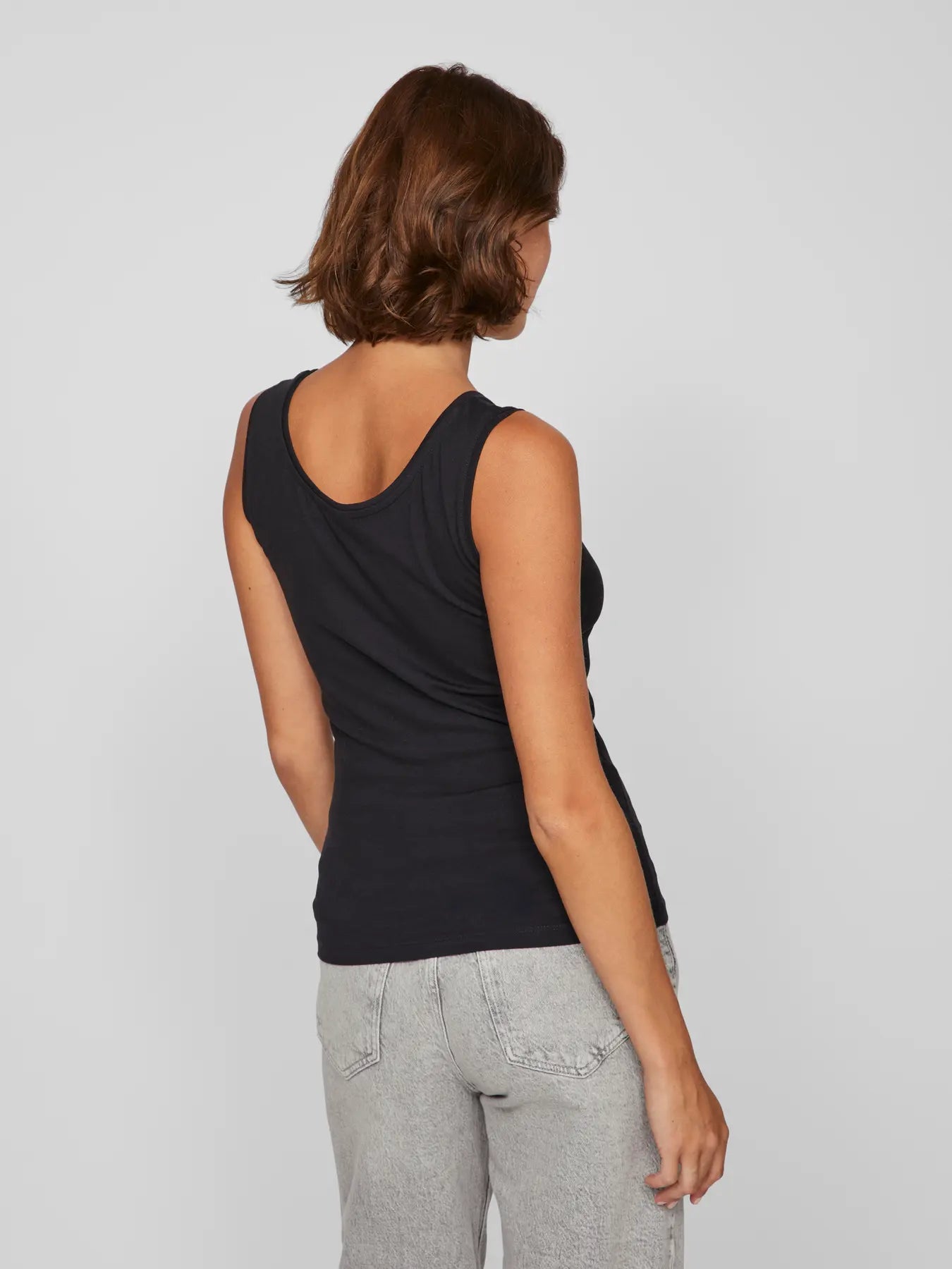 Vinora black tank top