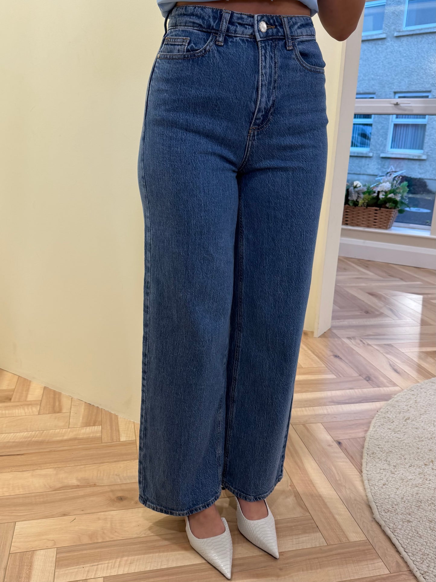 Vifreya High Waist Wide leg Jeans in Medium Blue