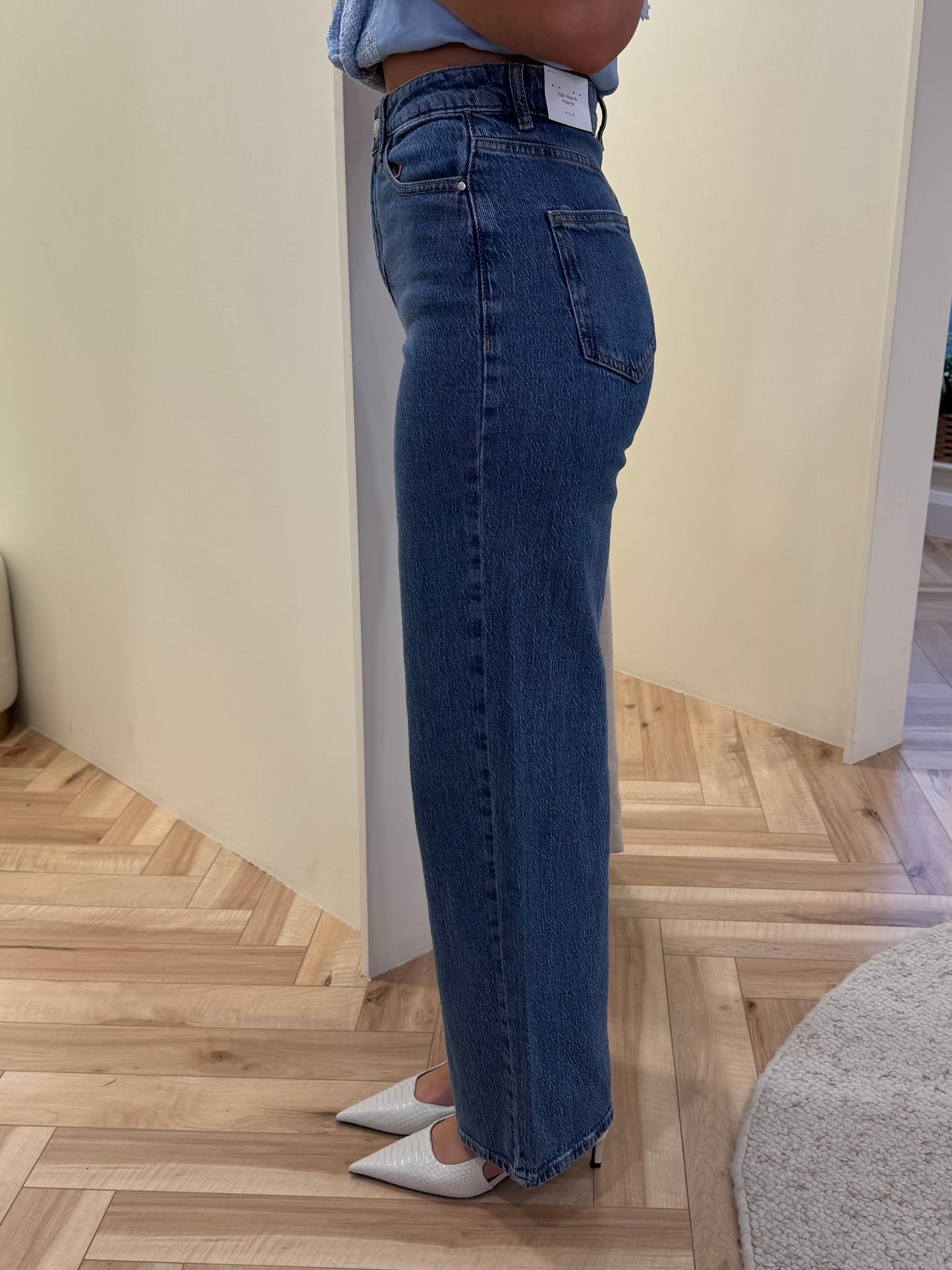 Vifreya High Waist Wide leg Jeans in Medium Blue