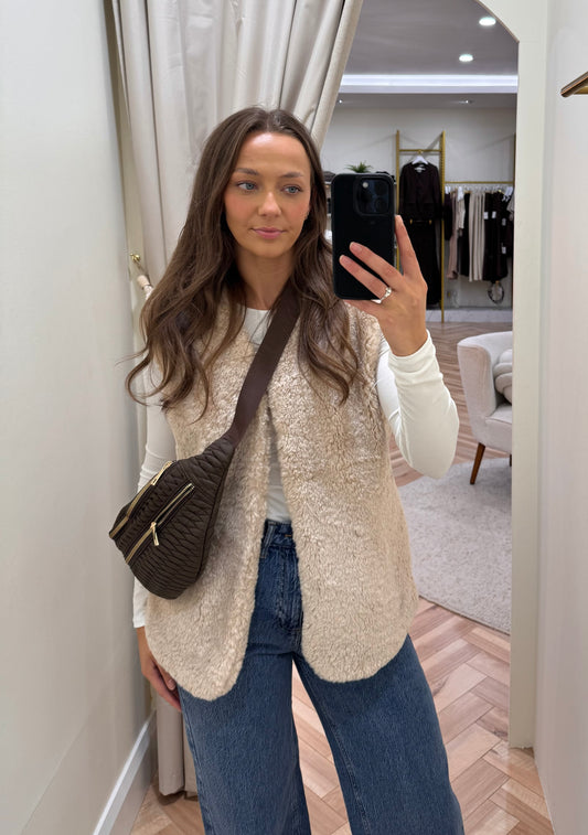 Ihhizala fur Waistcoat in Fury Rainy Day