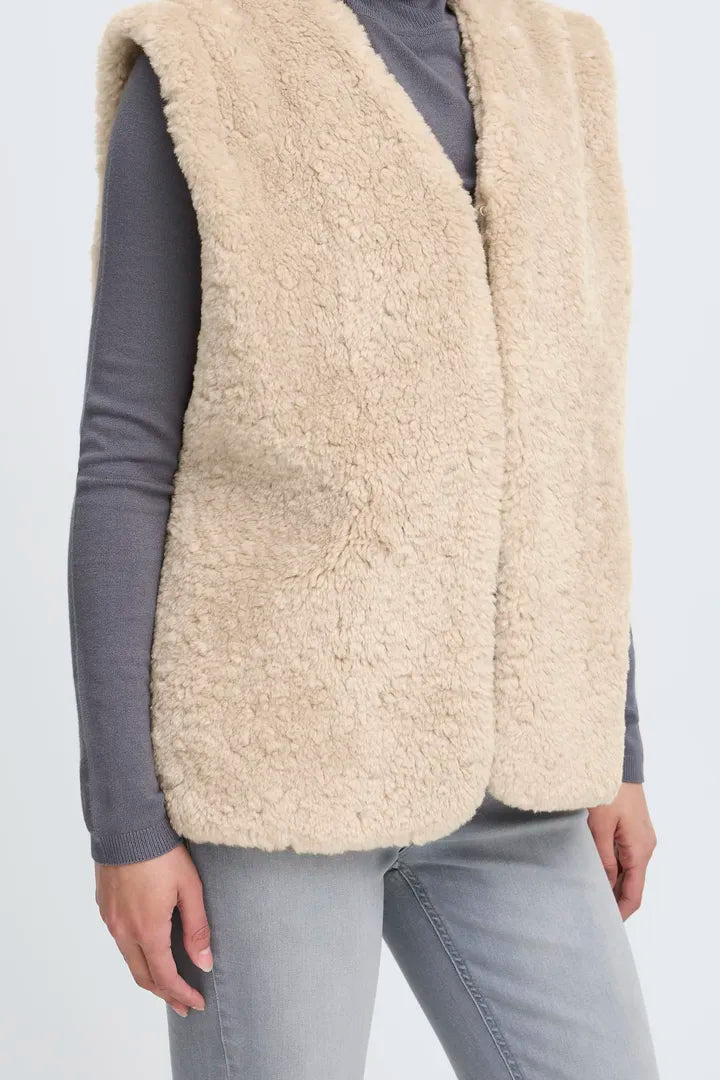 Ihhizala fur Waistcoat in Fury Rainy Day
