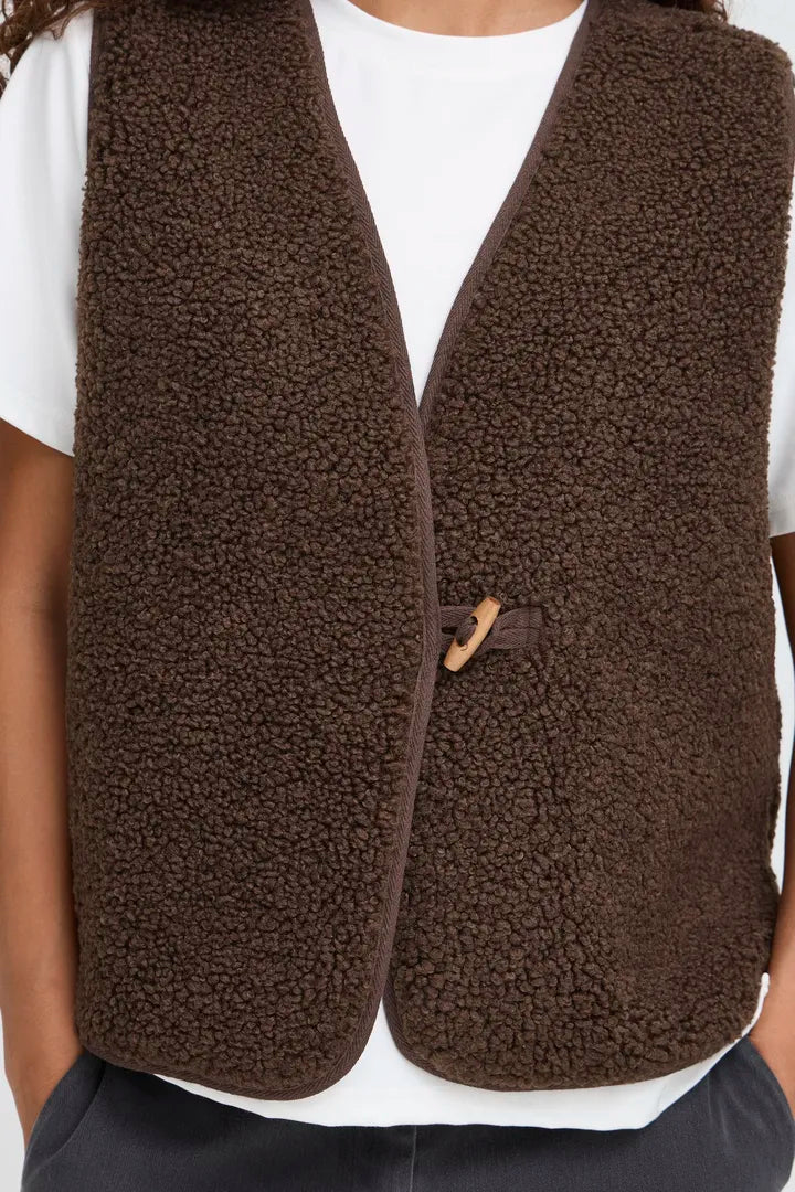 Ihgozima Waistcoat in Coffee Bean