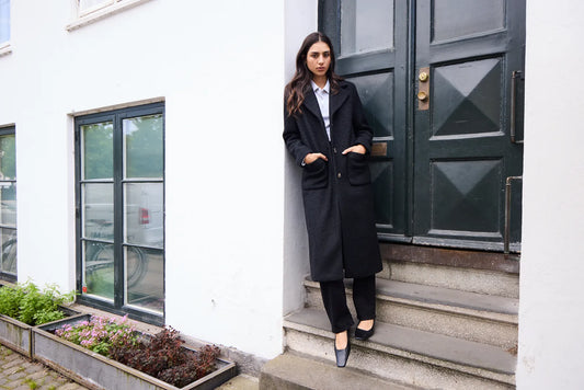 Ihstipa Coat in Black