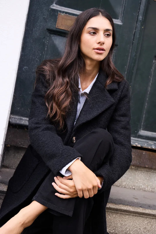 Ihstipa Coat in Black