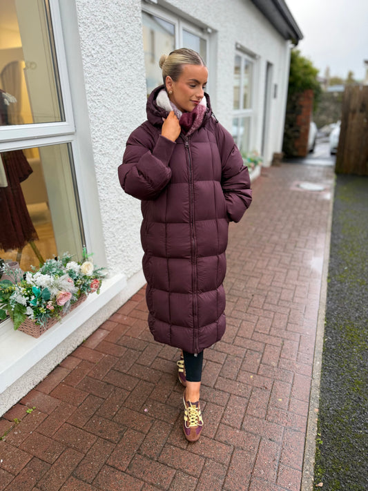 The Arabella Puffer Coat in Aubergine