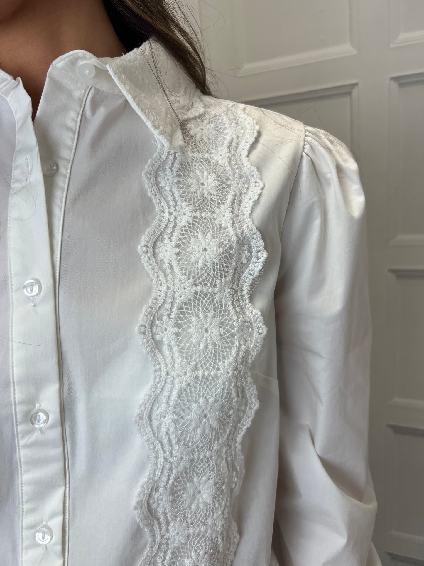 Glamorous White lace shirt