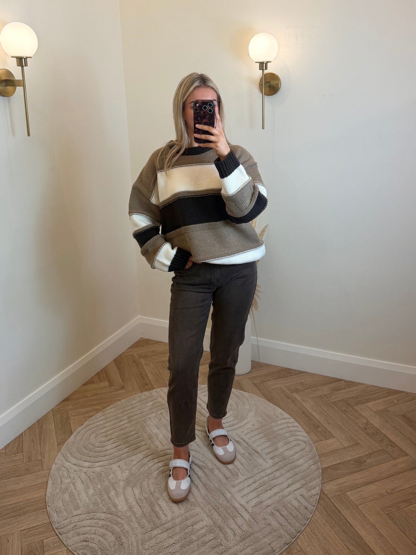 Leesa mom jeans in brown