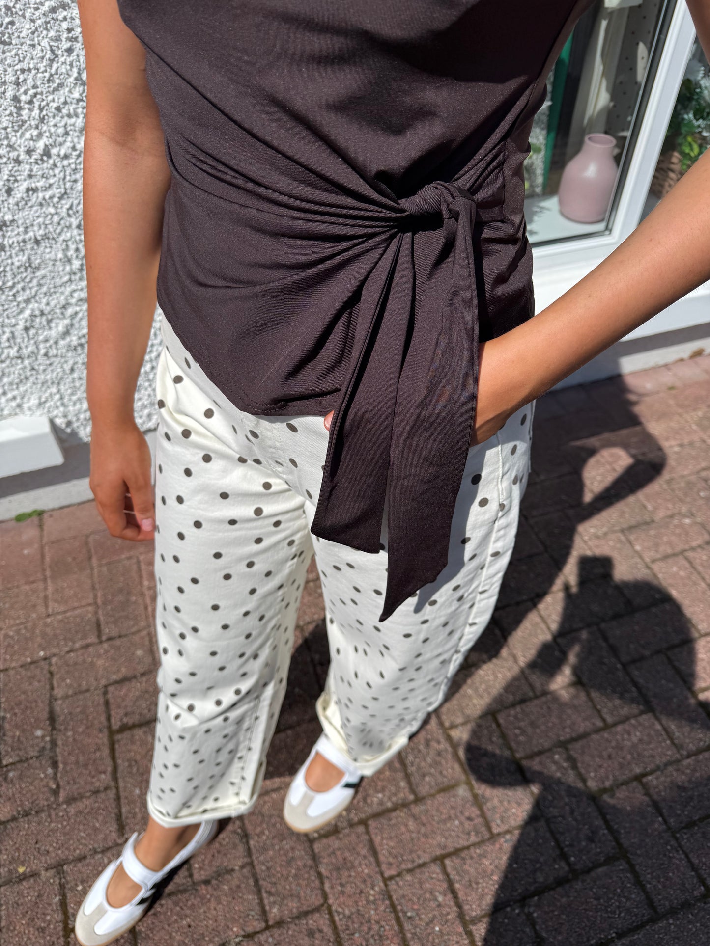 Tie Side Cap Sleeve Top in Chocolate