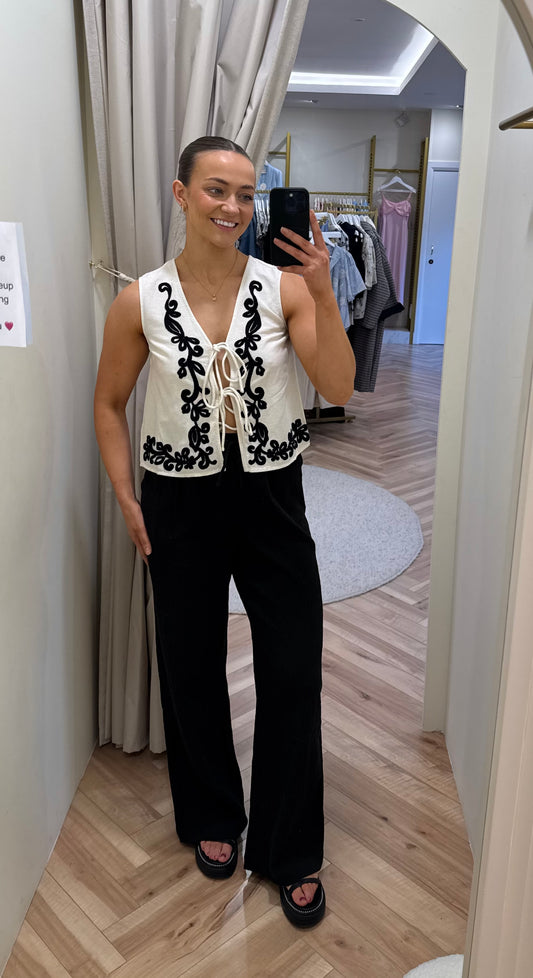 Ihlifana Trousers in Black