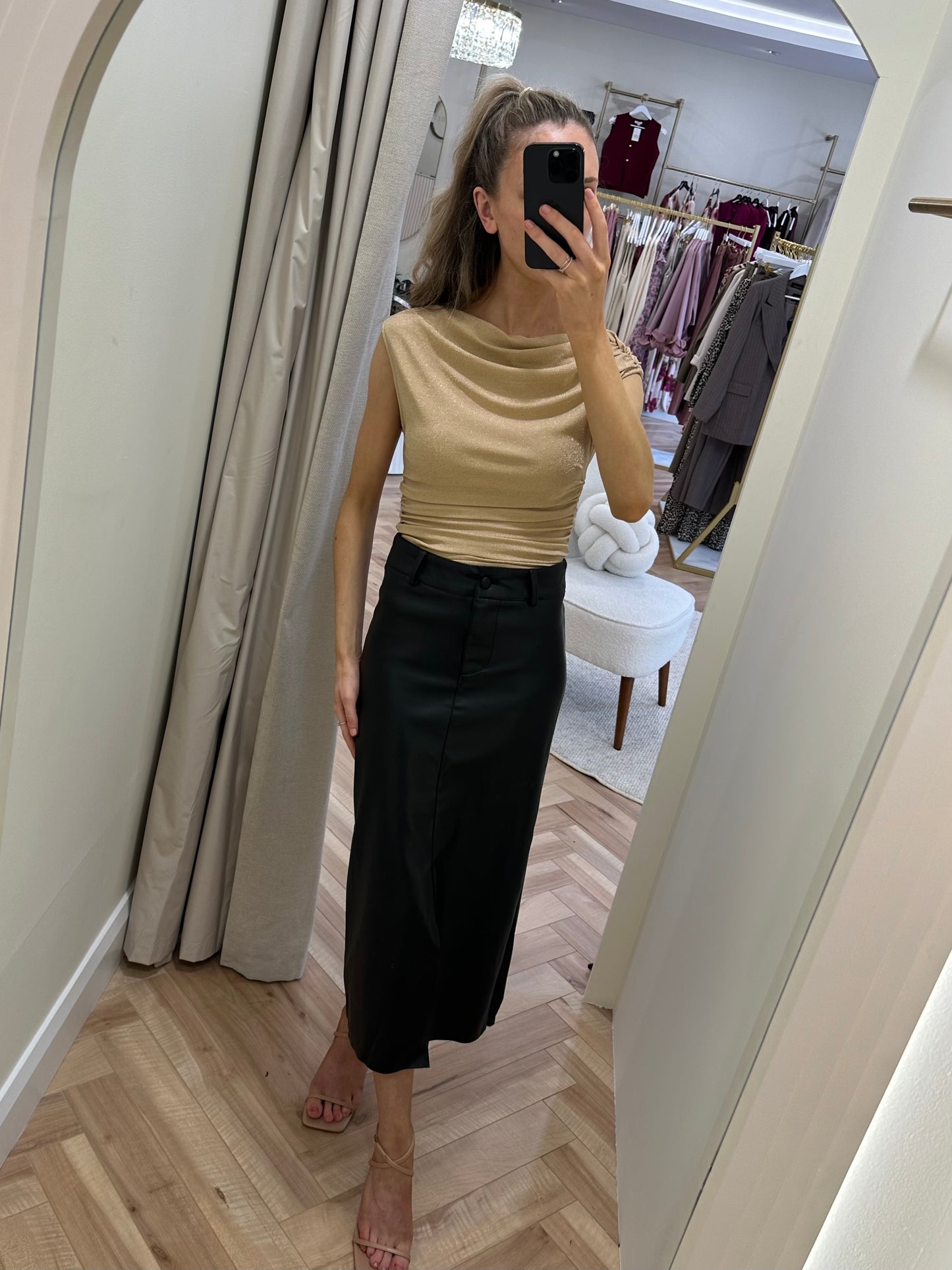 Visino Midi Skirt in Black