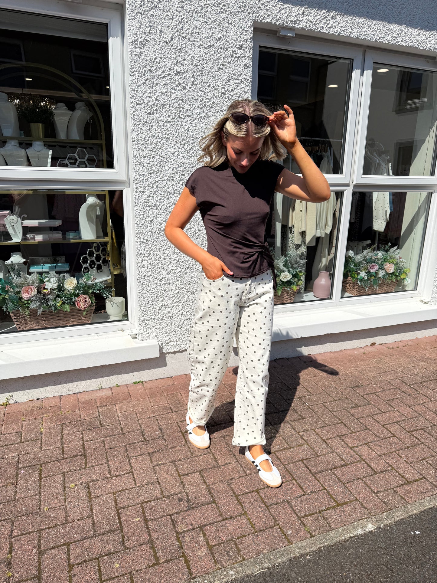 Tie Side Cap Sleeve Top in Chocolate