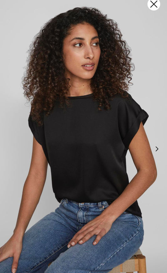 Viellette satin top in black