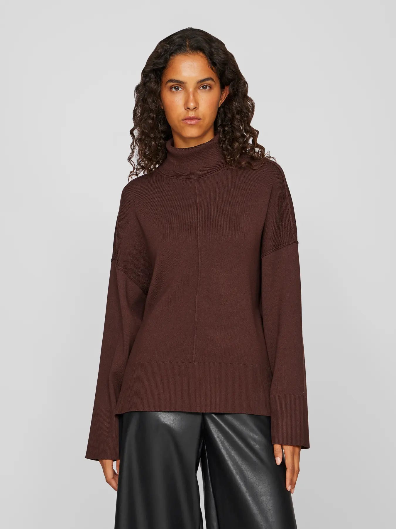 Viostria roll neck jumper in brown