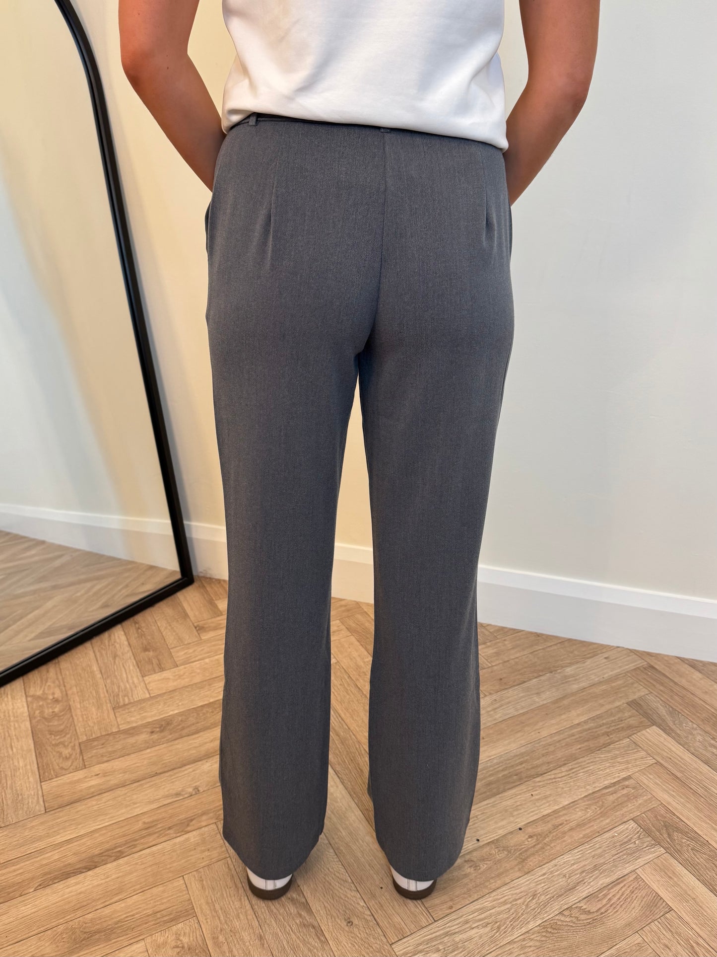 Vivarone Straight Leg Trousers in Grey