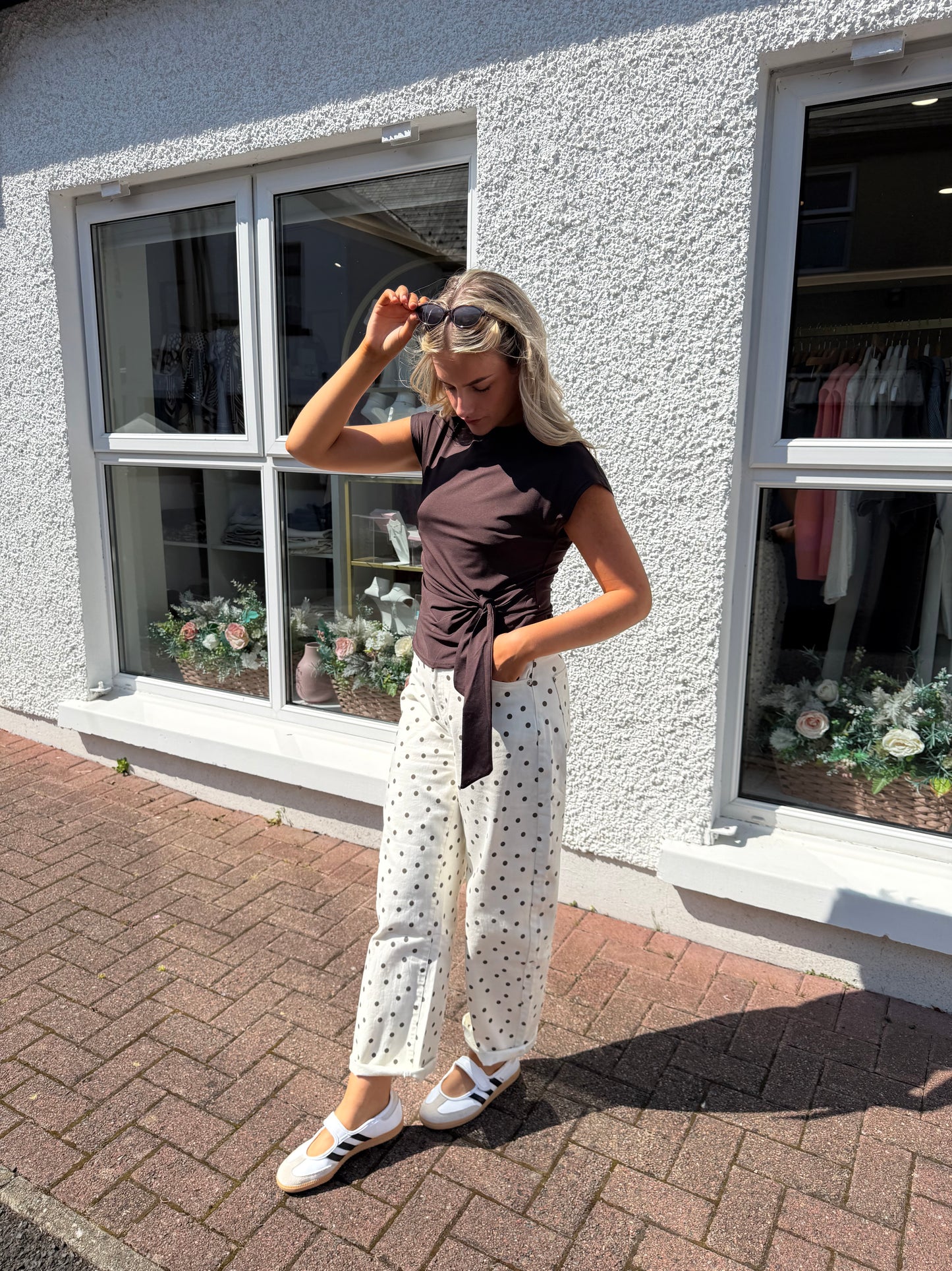 Tie Side Cap Sleeve Top in Chocolate