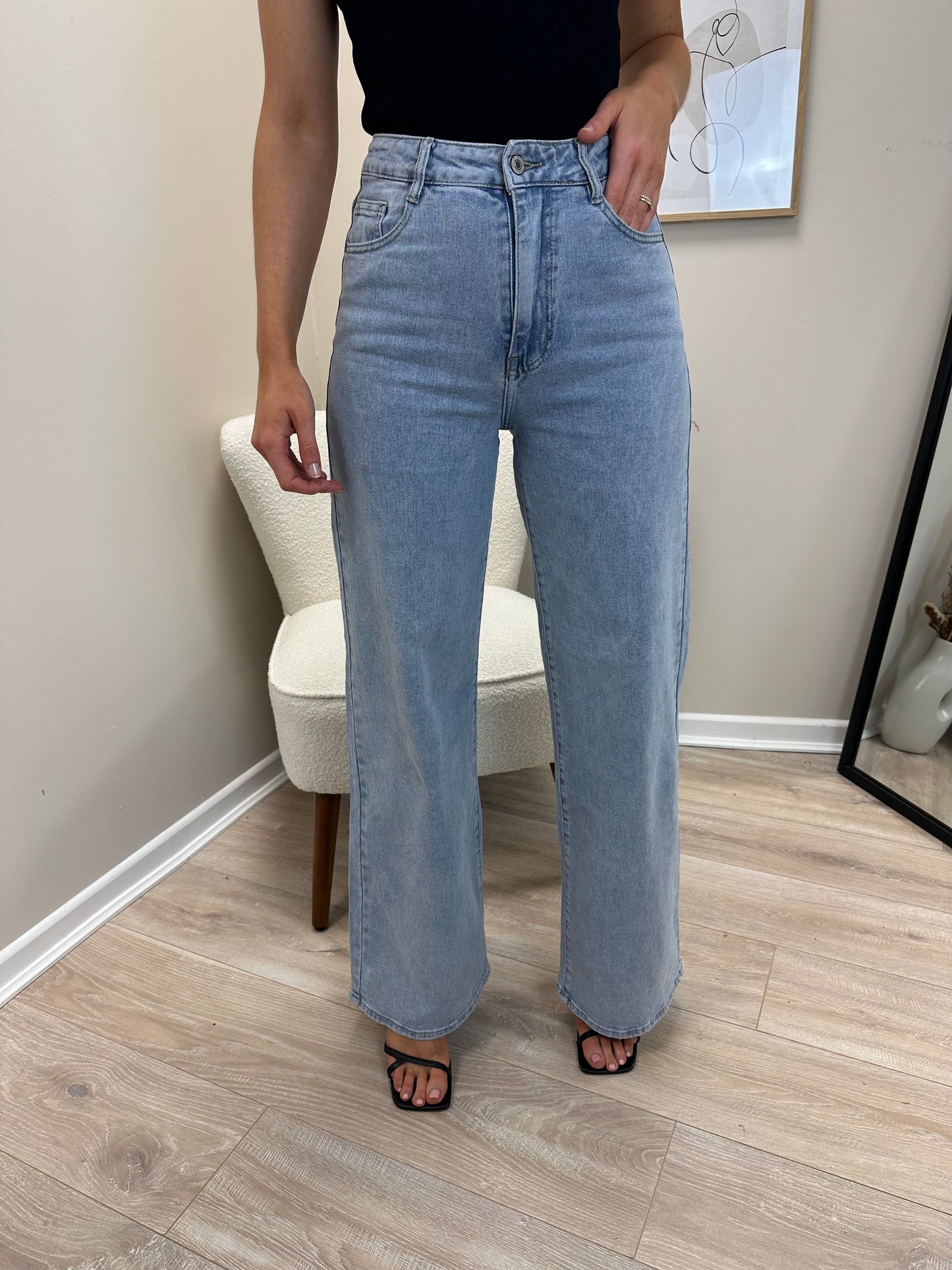 Wide Leg Jeans in Pale Blue