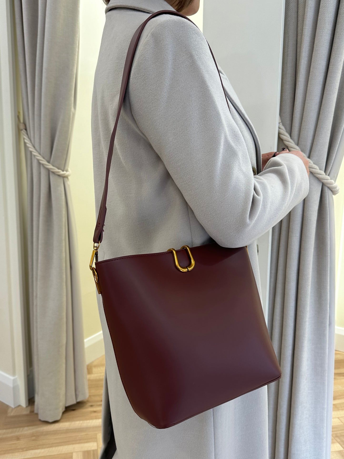 Burgundy bucket bag