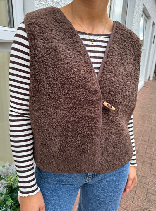 Ihgozima Waistcoat in Coffee Bean