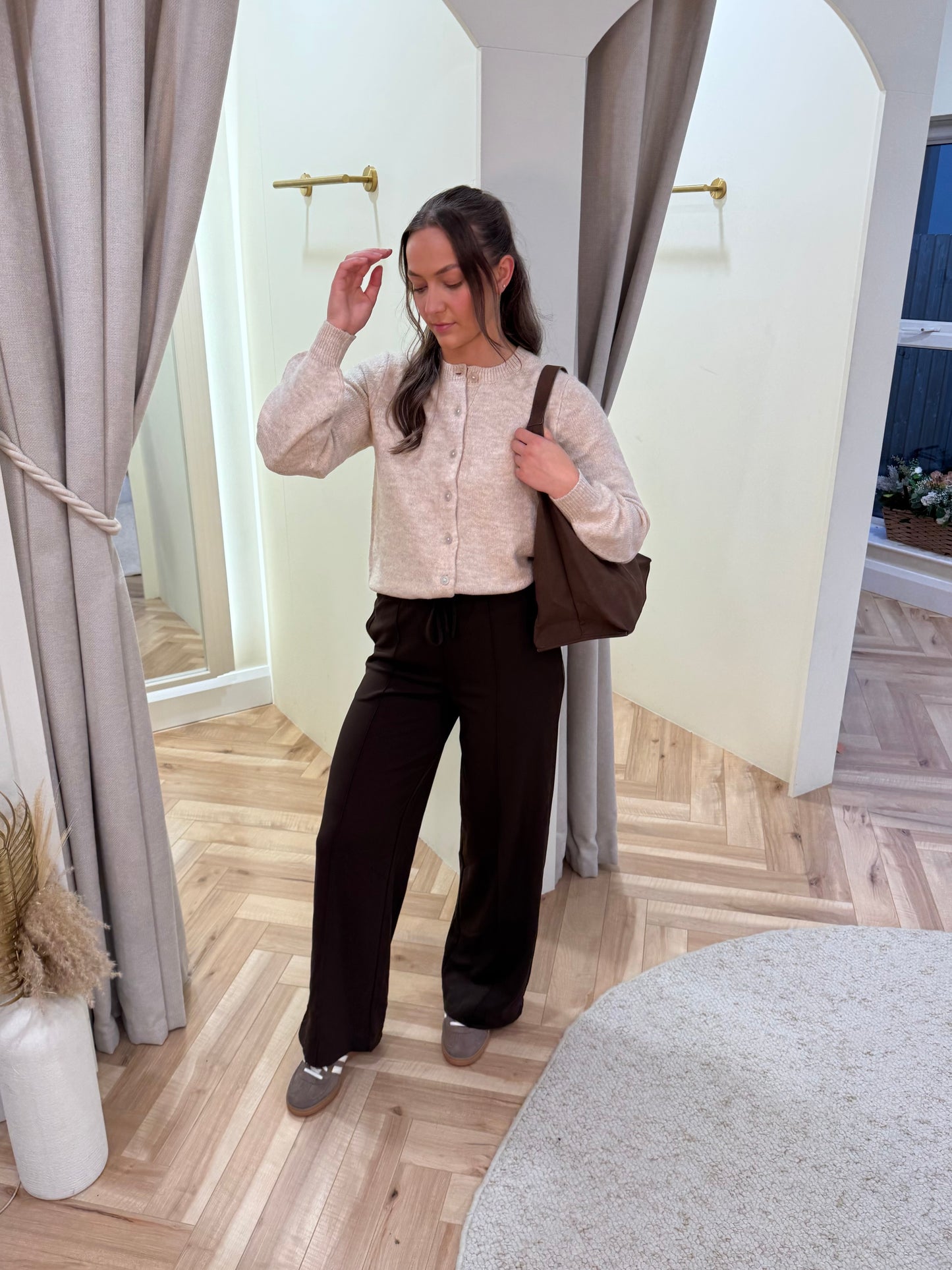Viclua wide leg joggers in Brown