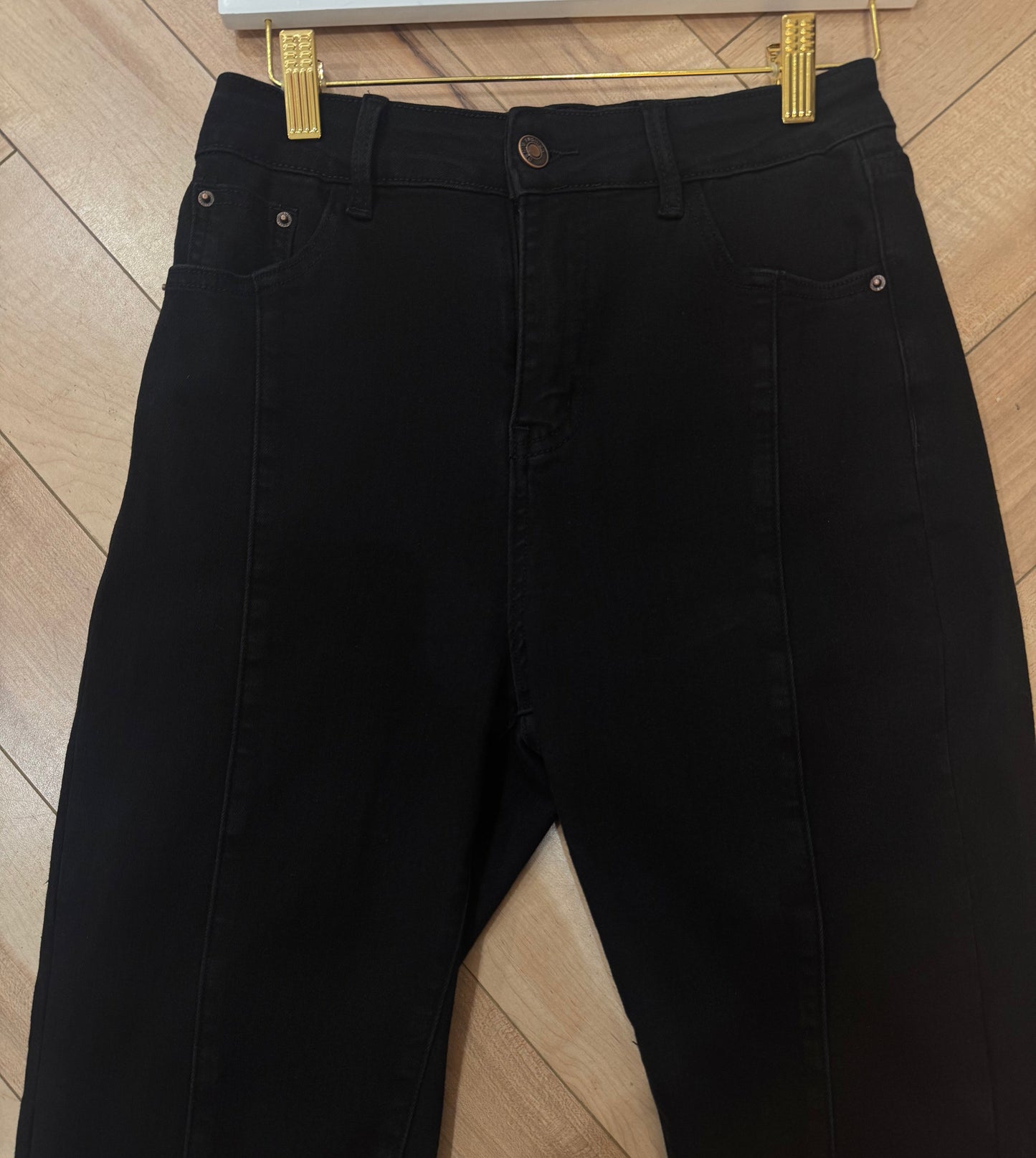 Lucy Capri trousers in Black Denim