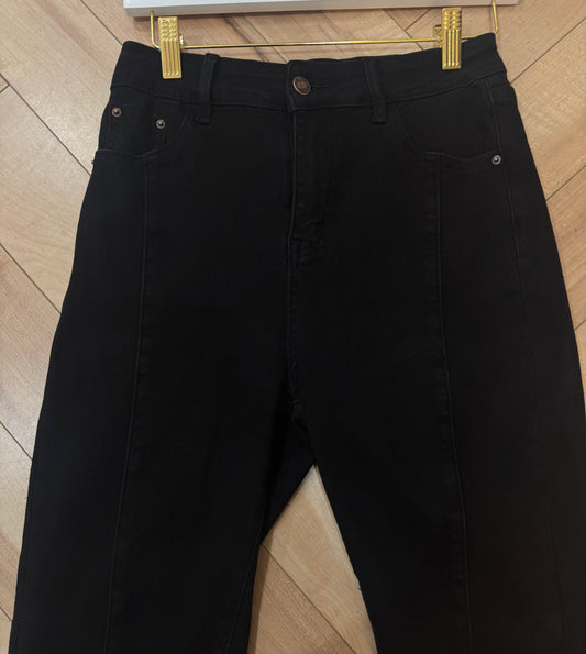Lucy Capri trousers in Black Denim