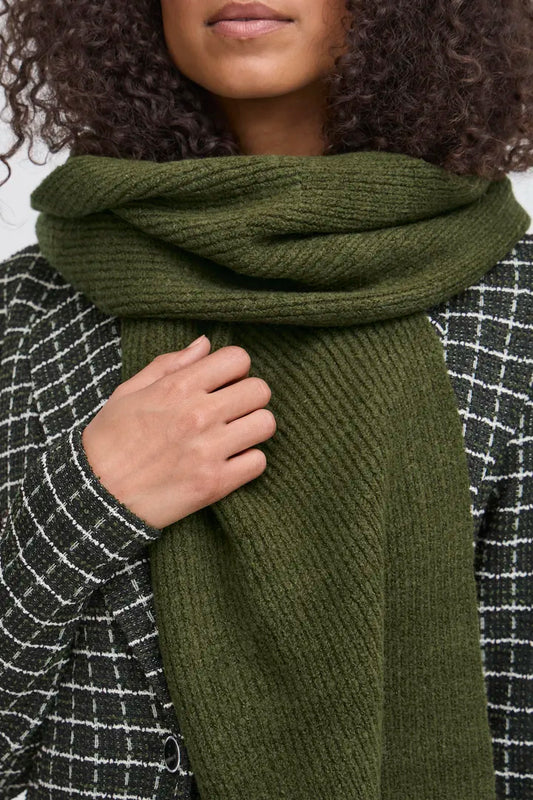 Ivo Scarf in Rifle Green