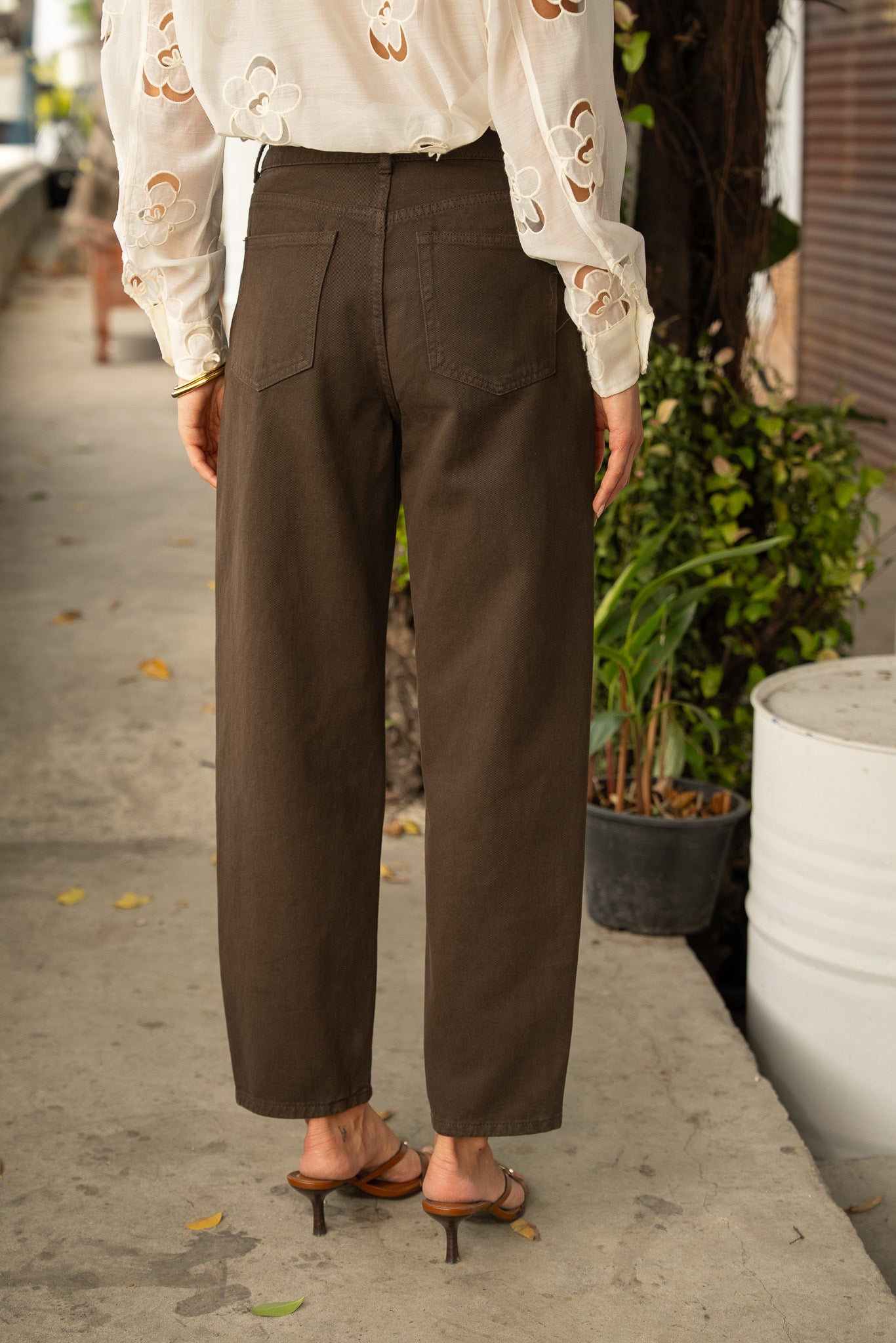 Bonny Barrel Jeans in Brown