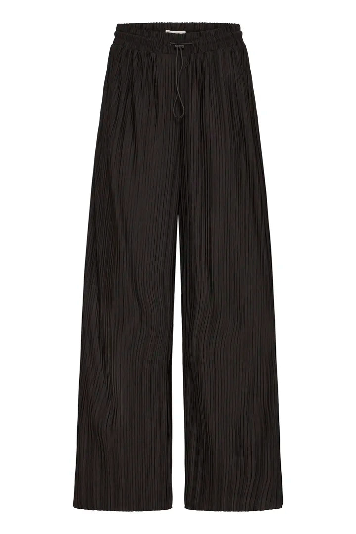 Ihmikala Trousers in Black