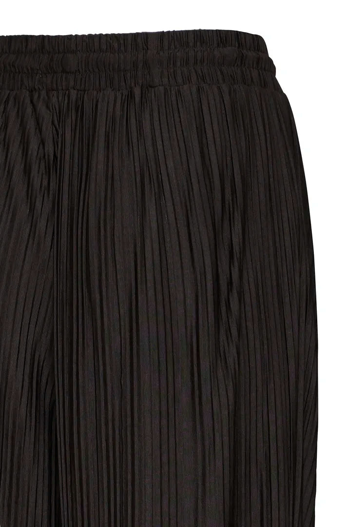 Ihmikala Trousers in Black
