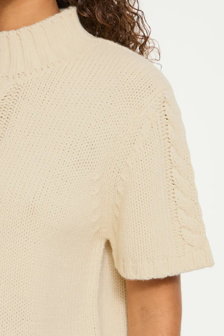 Ihavelora Short Sleeve Knit Jumper in Creme Brûlée