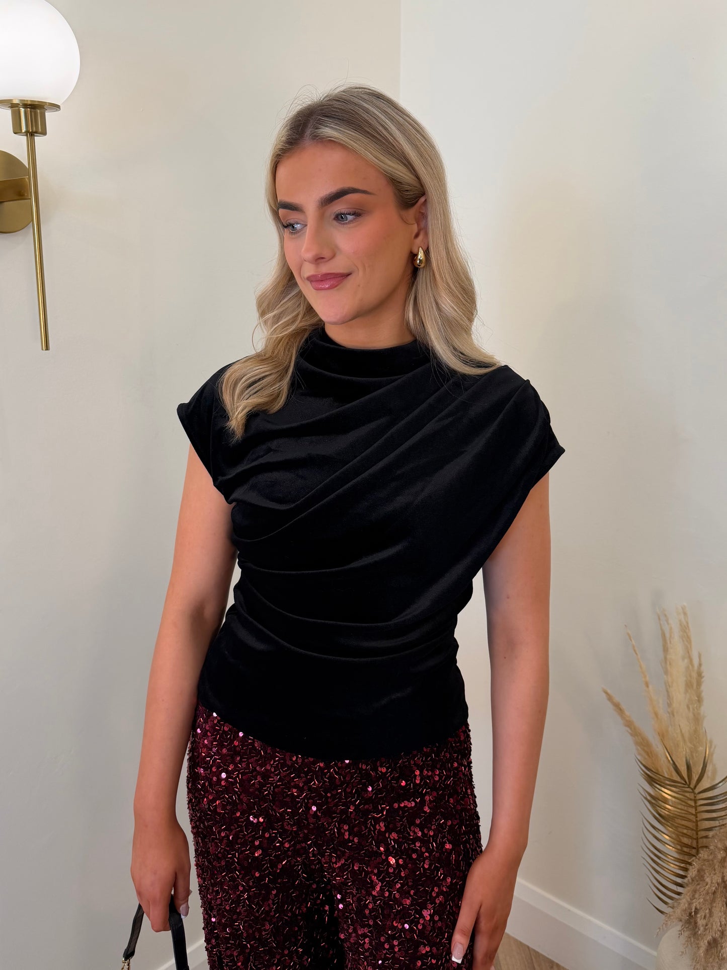 Vilivas High Neck Cap Sleeve Top in Black