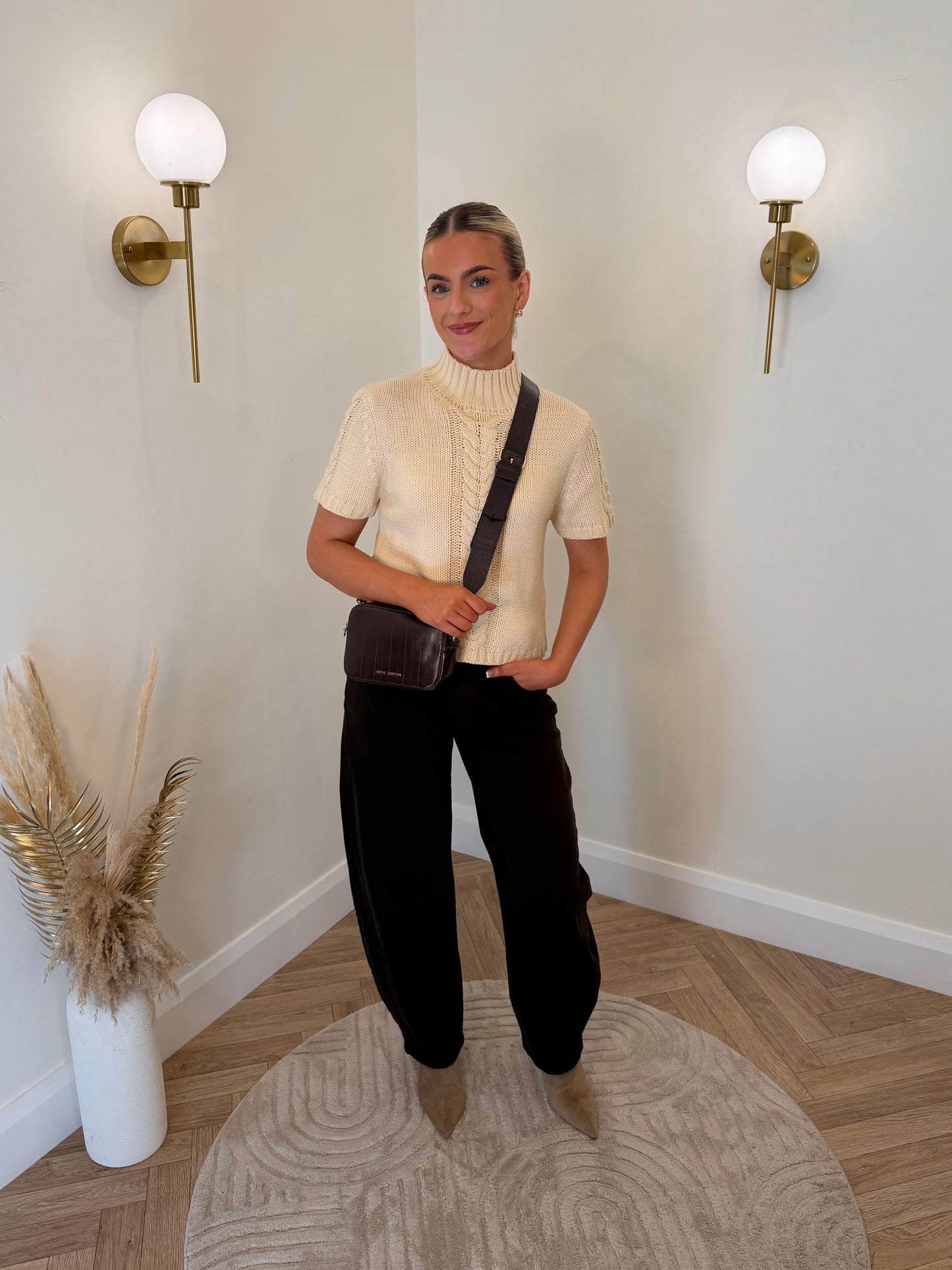 Ihavelora Short Sleeve Knit Jumper in Creme Brûlée