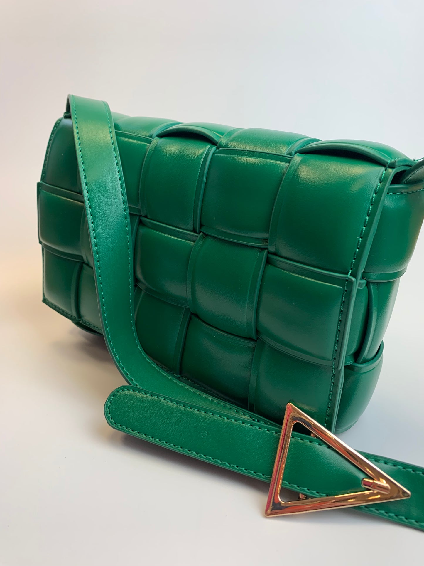 Green woven crossbody handbag